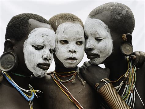 La Tribu Africaine Voit Des Femmes Blanches Nues Photo Porno