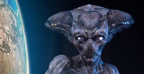 Vinyl figure features the hostile extraterrestrial in its biological suit! Independence Day: Resurgence Alien Life Size Bust by Prime ...