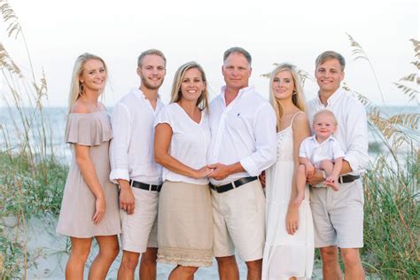 In this outfit the coral is a bold focal color. 8 Most Beautiful Outfit Ideas for Family Beach Pictures ...