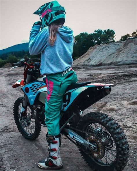 Pin By Rbk Crown On Girlschicas Motocross Girls Dirt Bike Gear