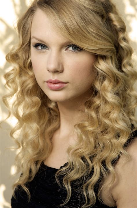 Taylor Swift Women Singer Blonde Long Hair Curly Hair Blue Eyes