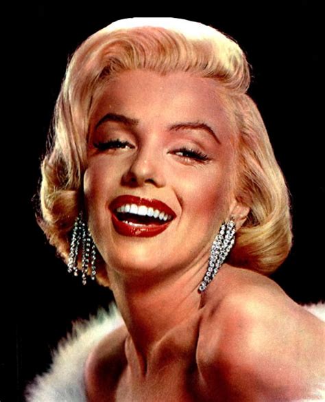 This biography of marilyn monroe provides detailed information about her childhood, life, achievements. Marilyn Monroe — Wikipédia