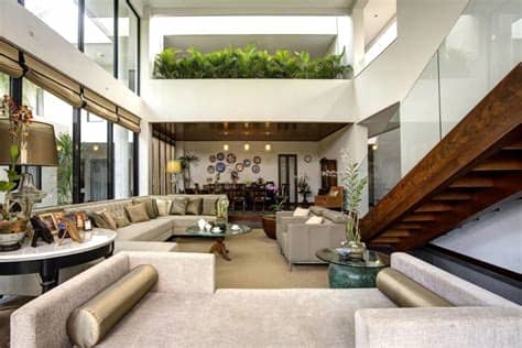 Desain kayu sederhana cantik asri rumah mungil. 8 Desain Rumah Mewah dengan Interior Garden yang Mempesona ...