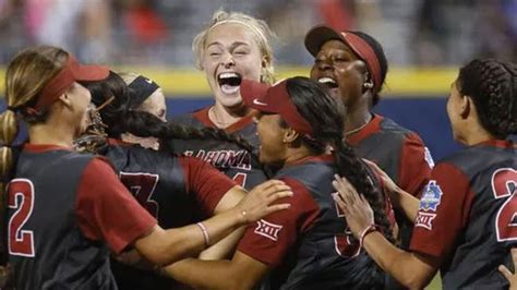 Womens College World Series Oklahoma Beats Florida In Epic 17 Inning