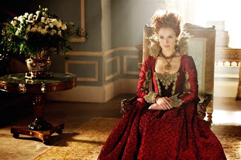 Exclusive Reign First Look All Hail Queen Elizabeth I