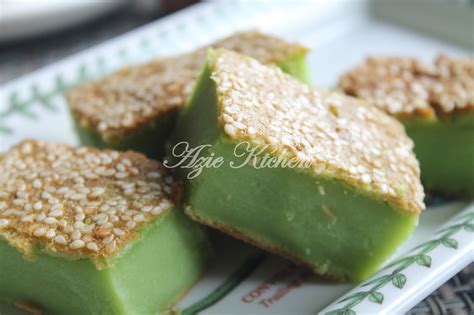 Some people do it in a flower shaped. Resepi II: Kuih Bakar Pandan - Azie Kitchen