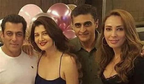 Salman Khan Hosts Birthday Party For Ex Sangeeta Bijlani Girlfriend