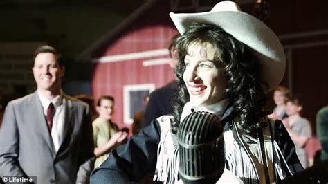 Patsy Cline And Loretta Lynns Friendship Explored In Trailer For