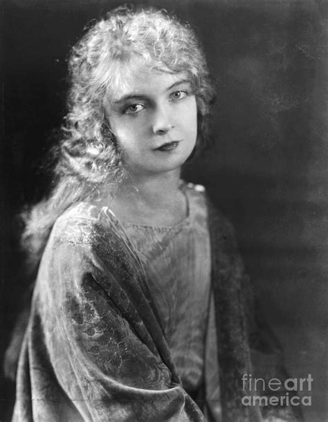 Silent Film Actress Lillian Gish Photograph By Bettmann Pixels