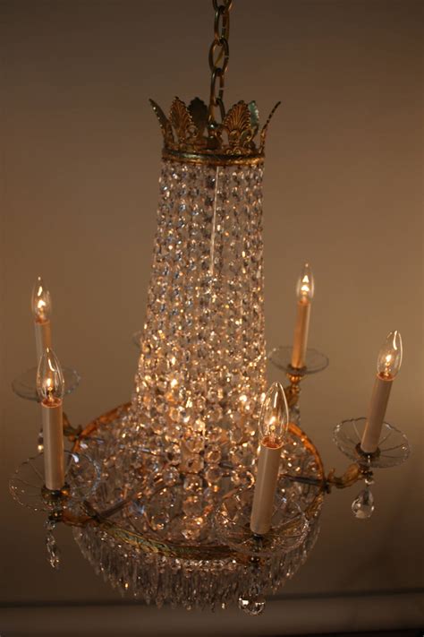 Spanish manufacturers and suppliers of chandelier from around the world. Spanish Crystal Chandelier at 1stdibs