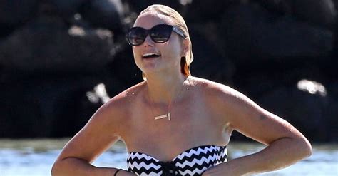 Miranda Lambert Bikini Pictures In Hawaii Popsugar Celebrity