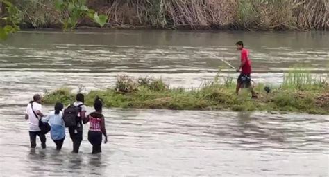 Captan A Pareja De Migrantes Cubanos Cruzando El Río Bravo