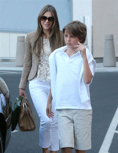 Elizabeth Hurley And Son Damian Arriving In Las Vegas Celeb Baby Laundry