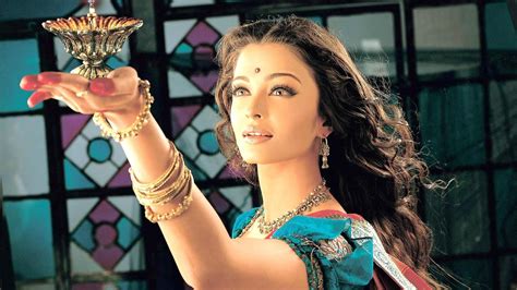 Cute Actress Aishwarya Rai Wallpaper
