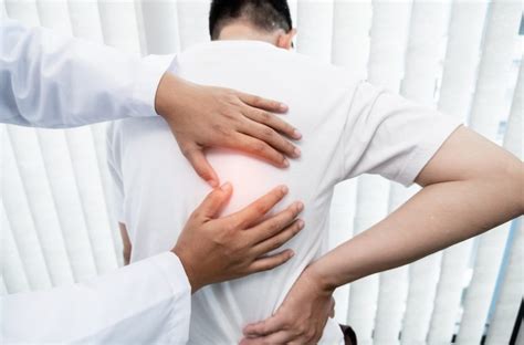 Mid Back Pain Right Side 9 Possible Causes And Treatment