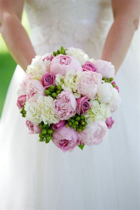 Wedding wire review breathtaking bridal bouquets. 30 jolis bouquets de roses de mariée repérés sur Pinterest ...