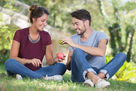 15484 Young Couple Sitting Grass Stock Photos Free And Royalty Free