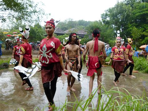 Dayak Dance Editorial Photo Image Of Tourism Traditional 64873416
