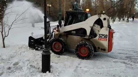 Bobcat S250 With Snow Remover Youtube