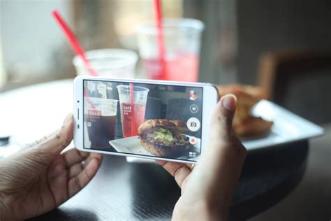 무료 이미지 스마트 폰 손 카페 과학 기술 간단한 기계 장치 휴대 전화 햄버거 상표 사진 찍기 디자인