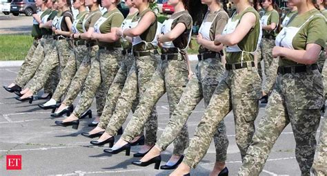 Women Troops Marching In Heels Spark Ukraine Outrage Women Soldiers Parade In Heels The