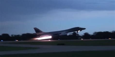 Amazing Video Shows A B 1b Lancers Afterburners As It Takes Off And