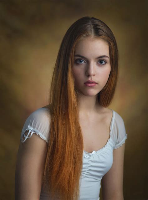 Wallpaper Wanita Model Si Rambut Merah Rambut Panjang Menghadapi Tampilan Potret Atasan