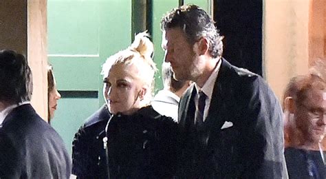 Gwen Stefani Blake Shelton Couple Up At Hairstylists Wedding Blake Shelton Gwen Stefani