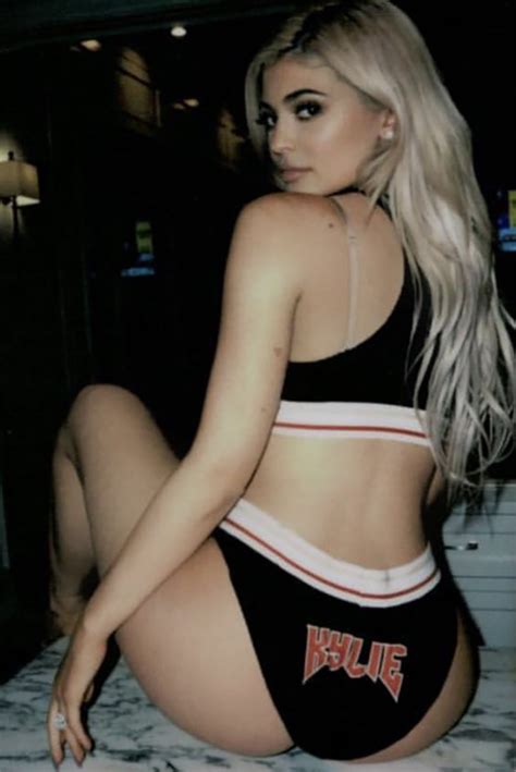 Kylie Jenner Flaunts Crazy Body In New Kylie Shop Merchandise Toofab Com