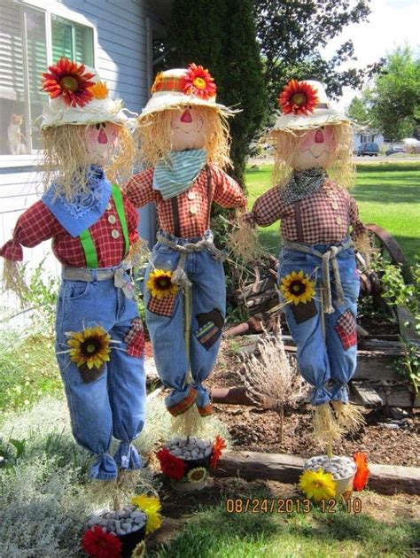 Decorating With Scarecrows Fall Yard Decor Diy Scarecrow Scarecrows For Garden