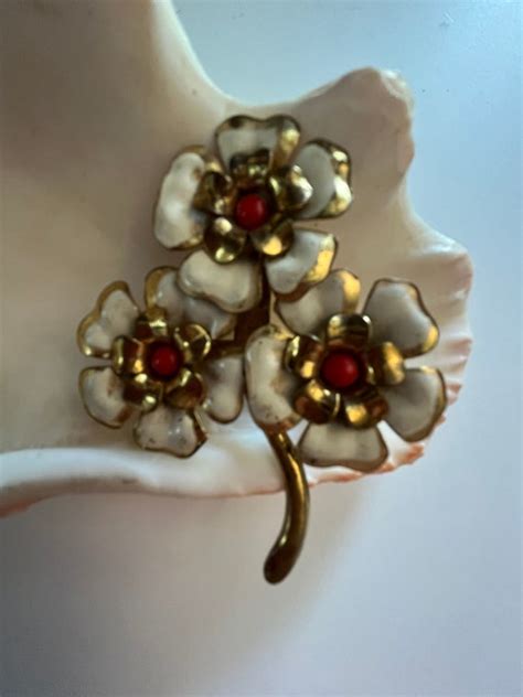 Vintage Enamel Three Flowers Gem