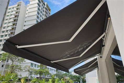 The Difference Between Retractable And Fixed Awning