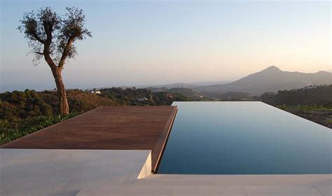 40 Absolutely Spectacular Infinity Edge Pools