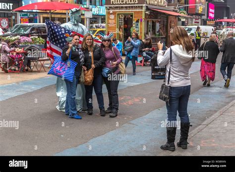 Times Square Manhattan Fotos Fotografías E Imágenes De Alta Resolución