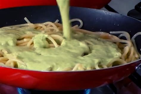 Espagueti Verde con Chile Poblano Receta Fácil y Rápida