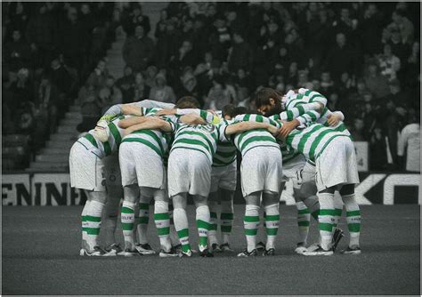 The Celtic Huddle Football Large Poster Art Print T A0 A1 A2 A3 A4