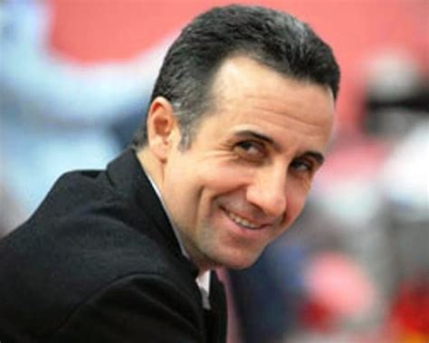 .yasatan halen de herkesin mirasını yediği anadolu efes aydan siyavuş aydın örs ekolünün bu ekolün içinden iki antrenör daha çıktı ergin ataman ve oktay mahmuti kariyerleri ve halen başarıları. Futbolun Şifreleri