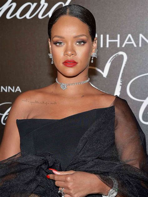 Exactly How To Get Rihannas Bold Red Lip