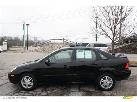Pitch Black 2000 Ford Focus Se Sedan Exterior Photo 47742787