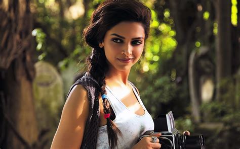 Download Brunette Indian Actress Bollywood Celebrity Deepika Padukone