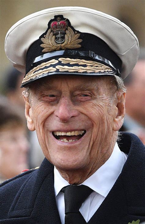Prince philip, queen elizabeth's husband who helped modernize the monarchy and steer the british royal family through repeated crises during seven decades of service, died on friday at windsor castle. Le duc d'Edimbourg hospitalisé en vue d'une opération ...