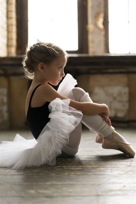 Little Girl Ballet Балетные позы Танцевальная фотография Фотографии