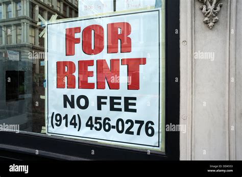 For Rent Sign In A Soho Shop Front Stock Photo Alamy