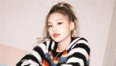 Yeji Itzy Bio Profile Facts And Life Story Gluwee