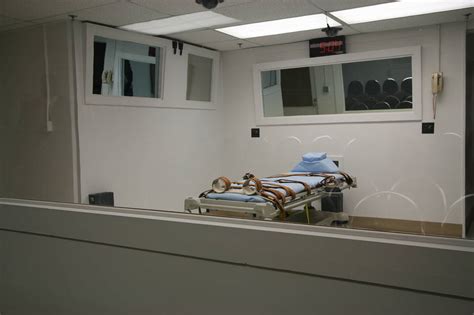 Floridas Top Court Rules Unanimous Jury Needed For Death Penalty Wsj
