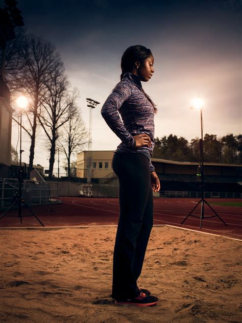 Men där möter hon svårast tänkbart motstånd. Khaddi Sagnia | Nicke Johansson | Photography