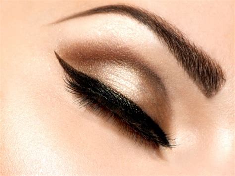 Amazing Eyeliner Looks Every Woman Need To Try Tashiara