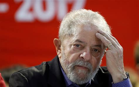 Lula é condenado na Lava Jato a 9 anos e 6 meses de prisão no caso do