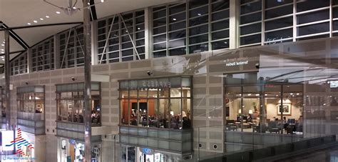 Delta Sky Club SkyCLub Detroit DTW airport main A concourse review