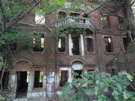 7 Abandoned Mansions And Their Eerie Histories Abandoned Mansion For